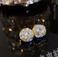 《采购现货》如图饰品，有货的请联系详谈微