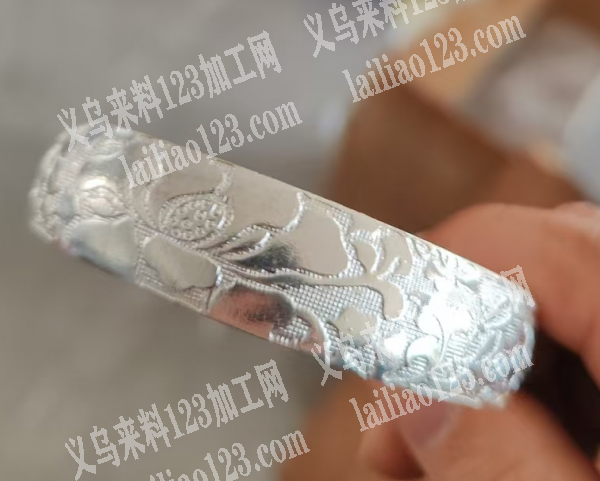 压铸订单，如图手镯，找有这款模具的压铸厂