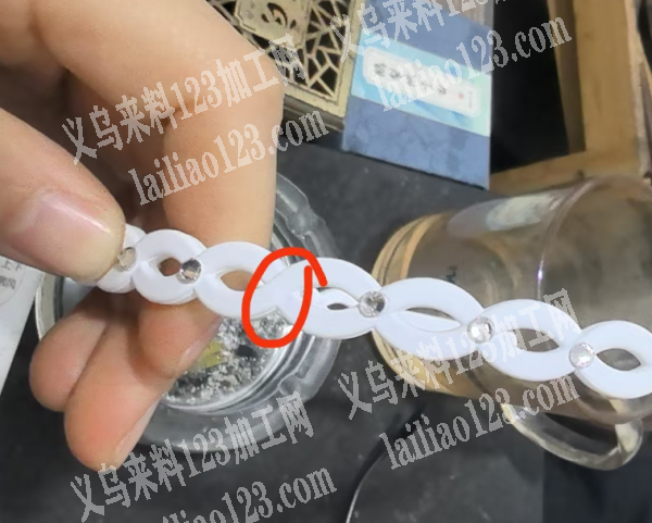 塑料上面打钻孔，如图，寻找专业做打孔的加
