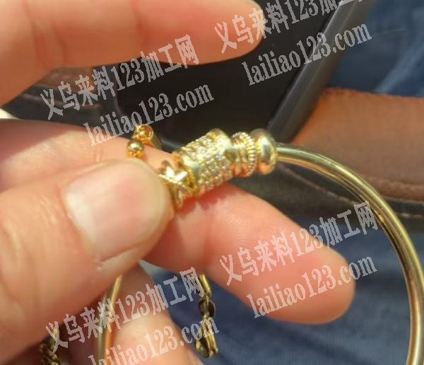 大量饰品种树外发加工，老板委托寻找：，请