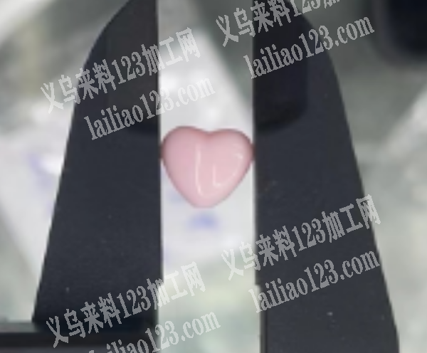 采购爱心桃小珠子，，材质不限制，寻找供应