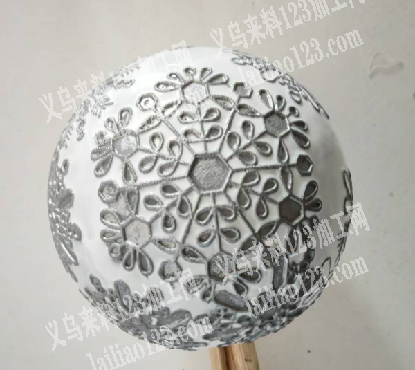 圆球上面机器画油外发加工。有弧度，寻找画