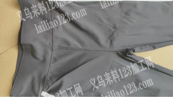 公司有如图裤子外发加工，