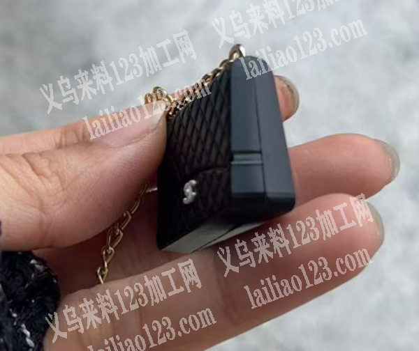 迷你软胶小包，寻找工厂，。谁家能做啊