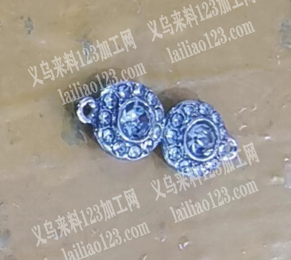 手工点的，吊坠配件上面点钻，，寻找加工厂