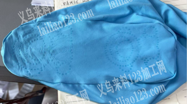 80000订单，面料上点胶外发加工，胶印