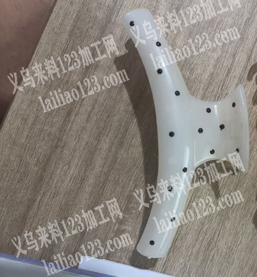 注塑订单，如图，这个抓夹，寻找哪家有注塑