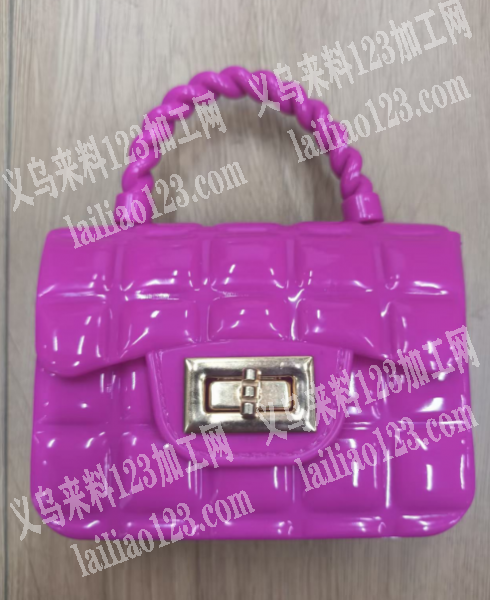 寻找做这个包包的工厂，请联系详谈，寻找箱