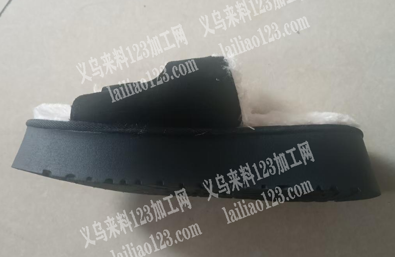 有没有专业做毛绒拖鞋的工厂，如图，有订单
