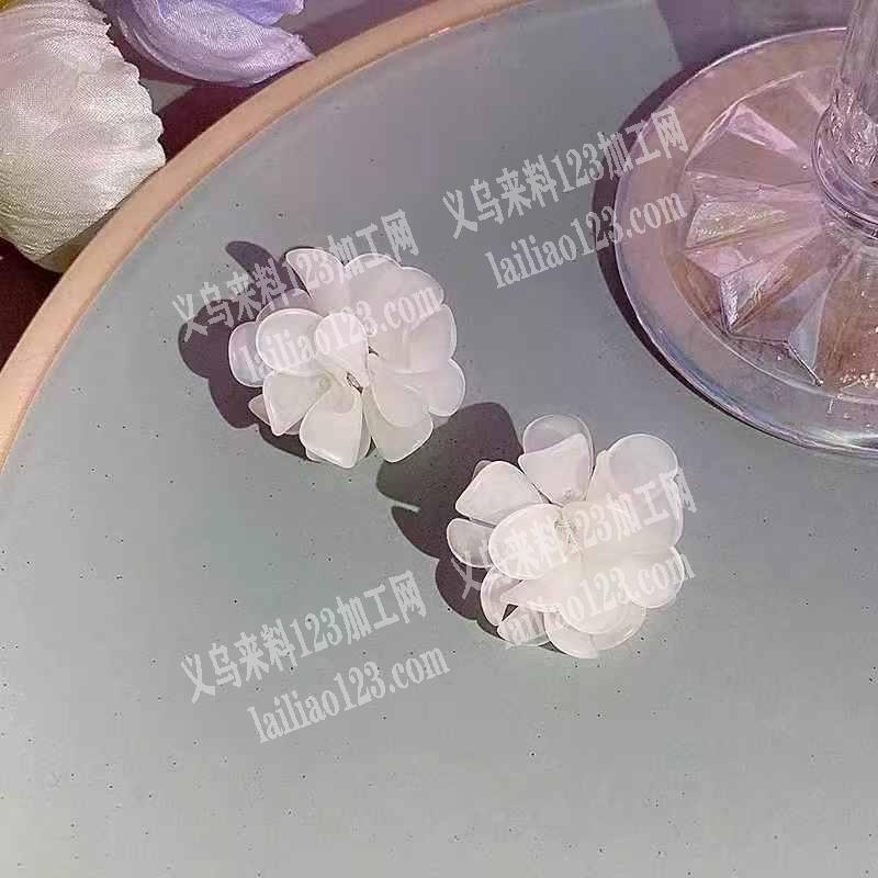 手工穿配件编织小花的订单，如图，寻找有做