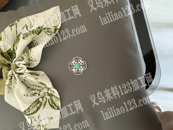 头绳上缝这个小配饰，义乌本地的可以拿回家