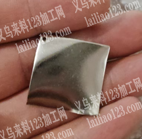 配件上面光面拉丝外发加工，寻找加工厂，请
