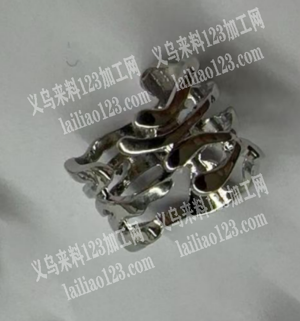 《量大的》这个戒指，合金的，寻找专业做翻