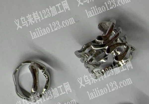 《量大的》这个戒指，合金的，寻找专业做翻
