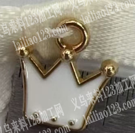 小皇冠合金配件，滴油成品的。1公分左右的