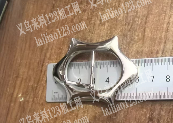 公司如图几款的鞋扣订单，这几款谁有？联系