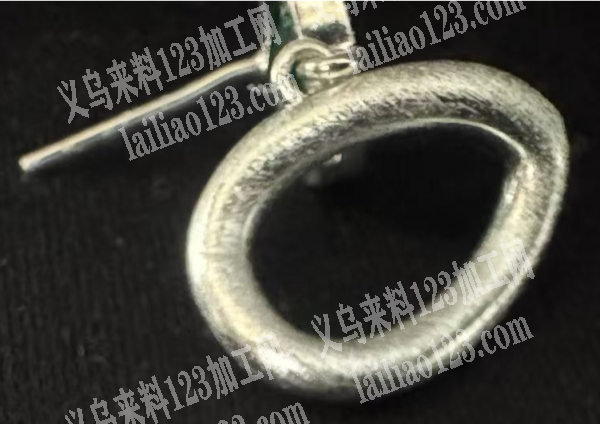 饰品上面做拉丝的效果，寻找拉丝的加工厂，