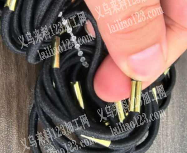皮筋打扣头，打五金外发加工，如图，寻找会