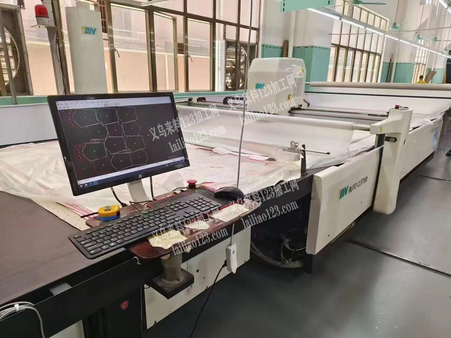 自动裁剪机器低价转让，有兴趣的联系我