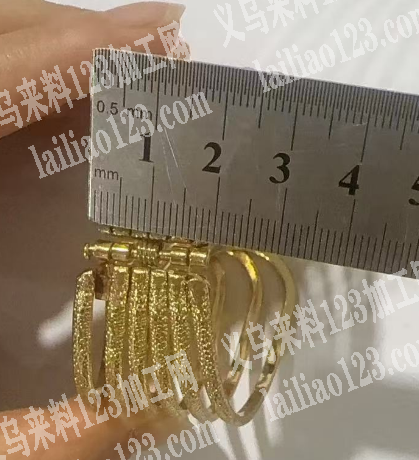 合金饰品订单，如图，寻找厂家，。这个手镯