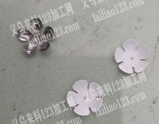 花片喷漆外发加工，如图，滚喷的，材质是铁