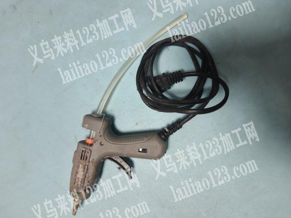 承接各种手工活，如组装，打胶枪，挂圈，饰