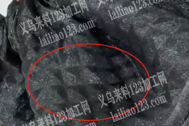 布料上面压花外发加工，如图，压这个的加工