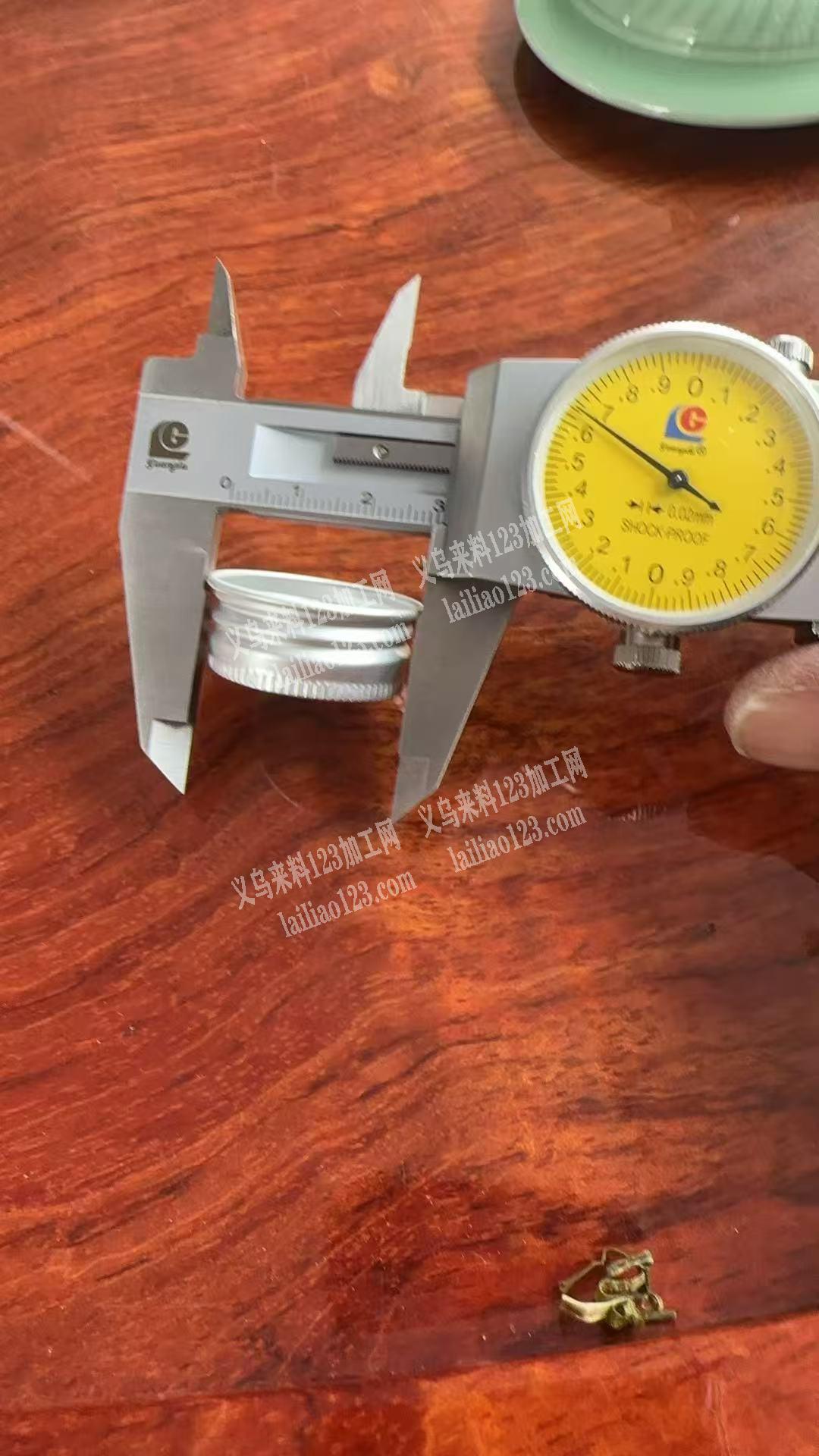 找做这种螺纹盖子产品工厂，量大，联系王