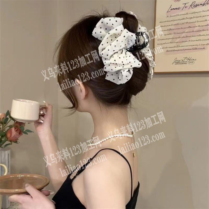 《天天有货》大量布艺抓夹外发加工，如图，