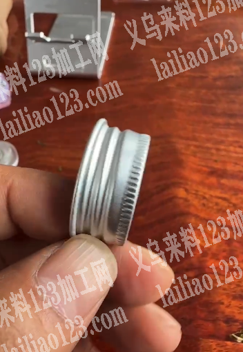 公司找做这种螺纹盖子产品工厂，量大，联系