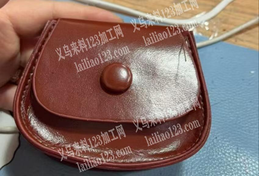 有十几万这个箱包的货，谁可以接这个包包的