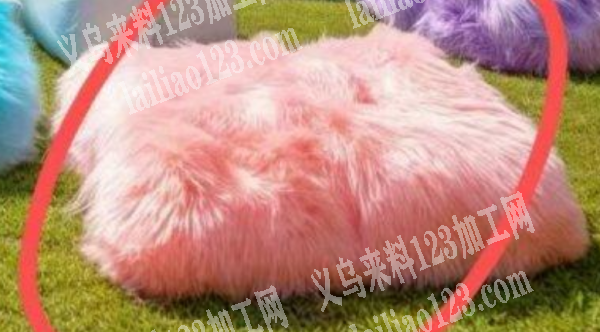 寻找长毛绒的布料供应商。如图这样的，寻找