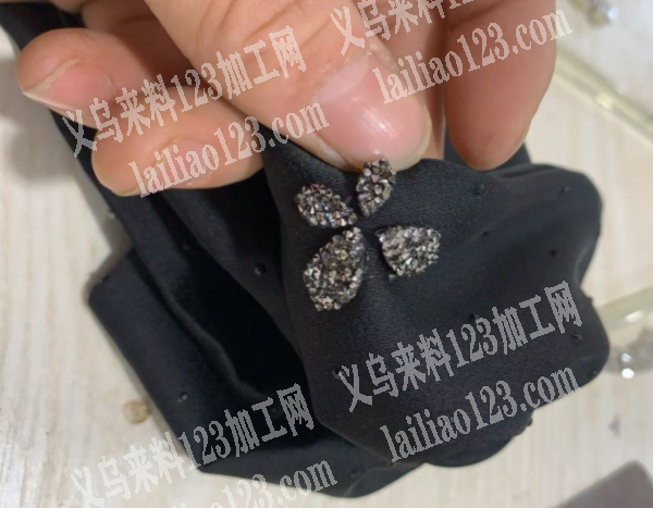 寻找专业做这个布艺饰品的工厂，请联系详谈