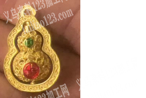 大量饰品订单。寻找雕版的工作室，请联系详