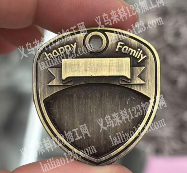寻找这类吊坠吊牌的工厂，请联系详谈，有订