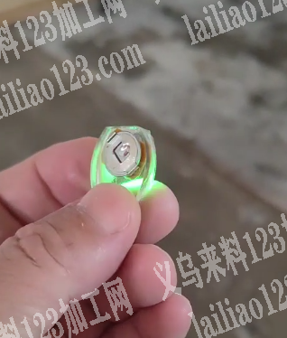 电子焊锡的闪光球订单，就要这个配件会发亮