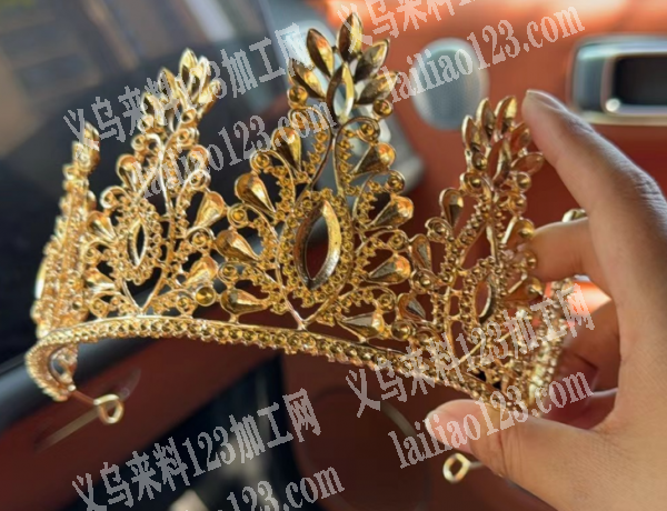 大量皇冠点钻外发加工，如图，寻找点钻的加