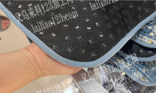 《缝纫外发加工，。发东阳做》垫子外发包边