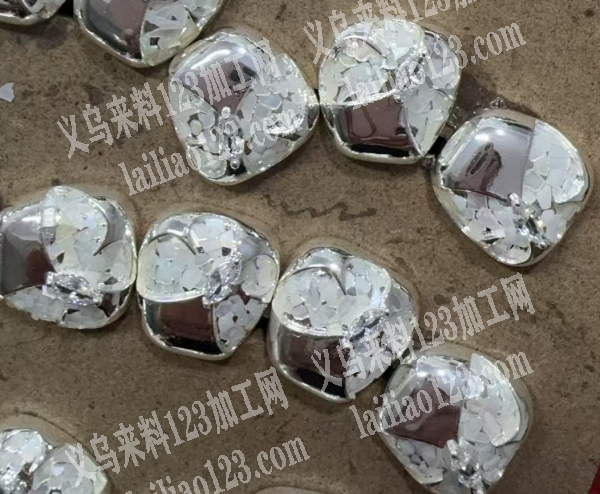 饰品点钻的加工厂联系一下，如图点钻外发加