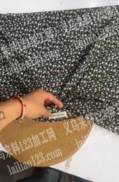 《看视频》帽子外发，长期有货，月月有单子1万每月，高品质的帽
