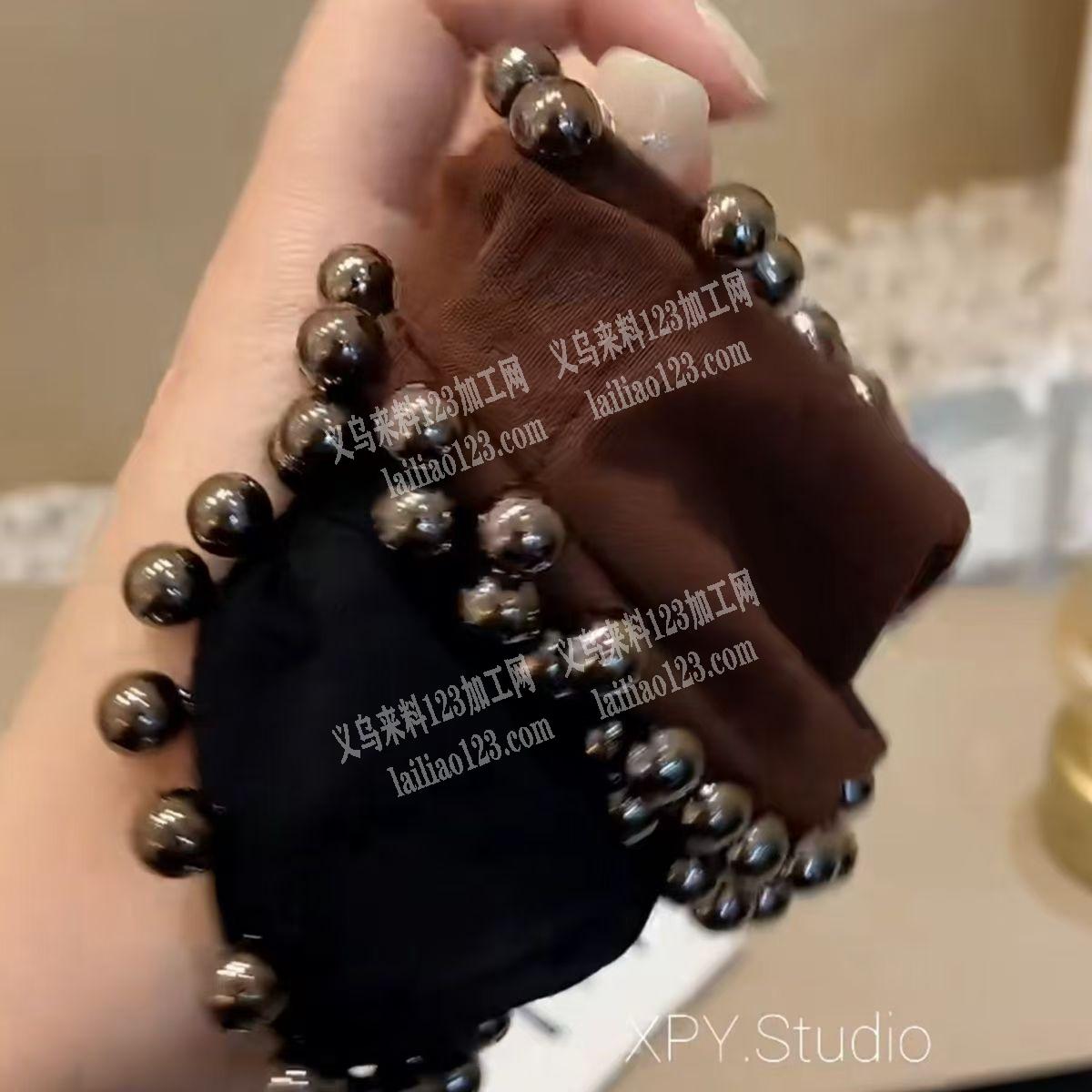 发圈上面钉珠外发加工，如图，寻找钉珠的加