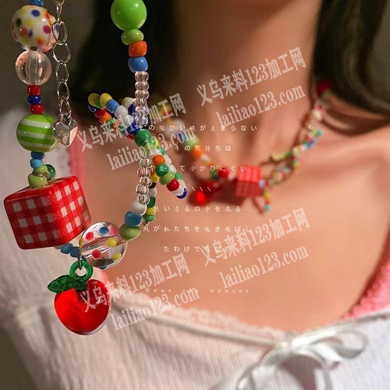 穿珠子手工活，手工DIY多巴胺项链手工活