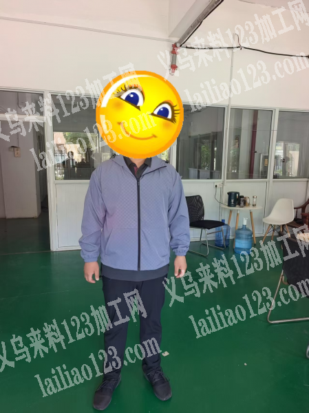 三万件衣服外发加工，寻找服装加工厂，请联