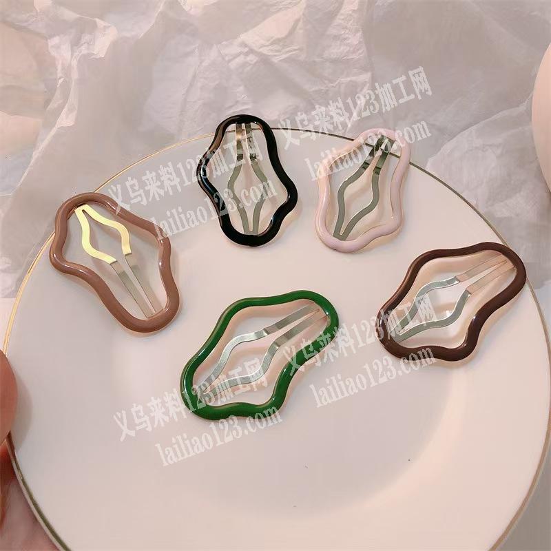 寻找生产如图云朵发夹的厂家，请联系详谈，