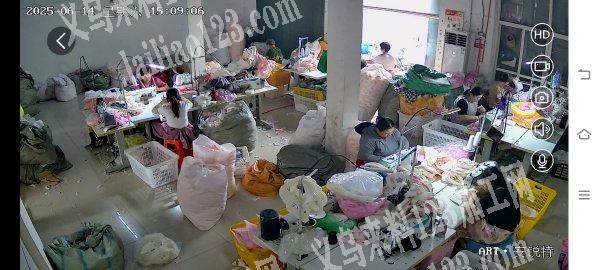 你好我是做毛绒玩具玩具包的厂家。诚找合作