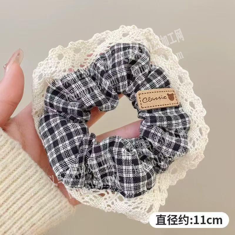 大量发圈寻找加工厂做货，如图，这样的寻找