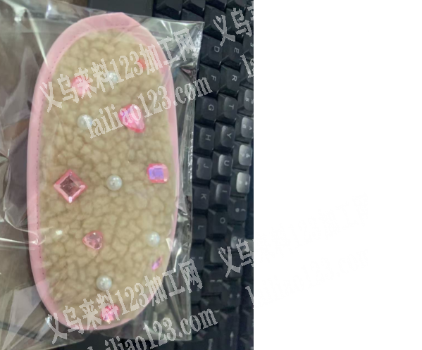 毛绒上面粘钻外发加工，寻找粘钻的加工厂，