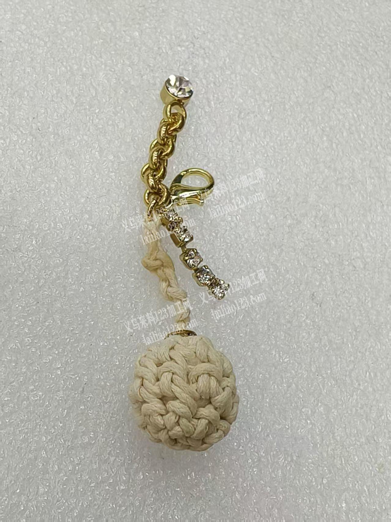 商贸城有钩针编织的手工活外发，如图，寻找