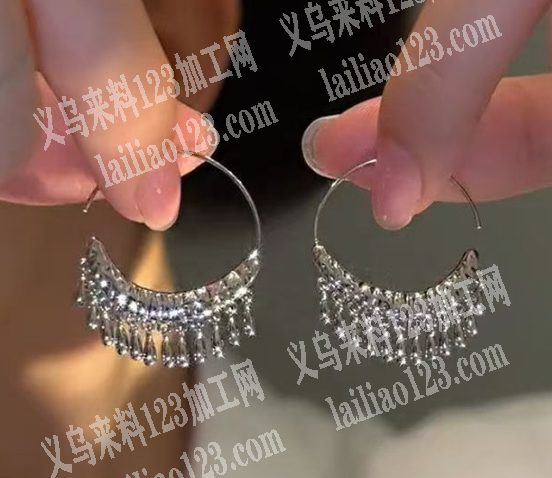耳环上面挂圈的手工活外发加工，如图耳环一