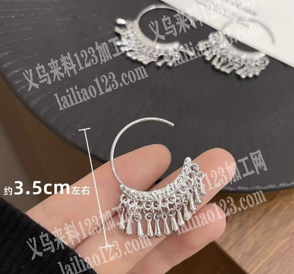 耳环上面挂圈的手工活外发加工，如图耳环一